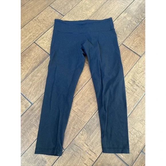 Lululemon solid black crop leggings 21.5" legging Black stretchy Legging Size 6 - Picture 2 of 6